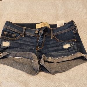 Hollister short-shorts